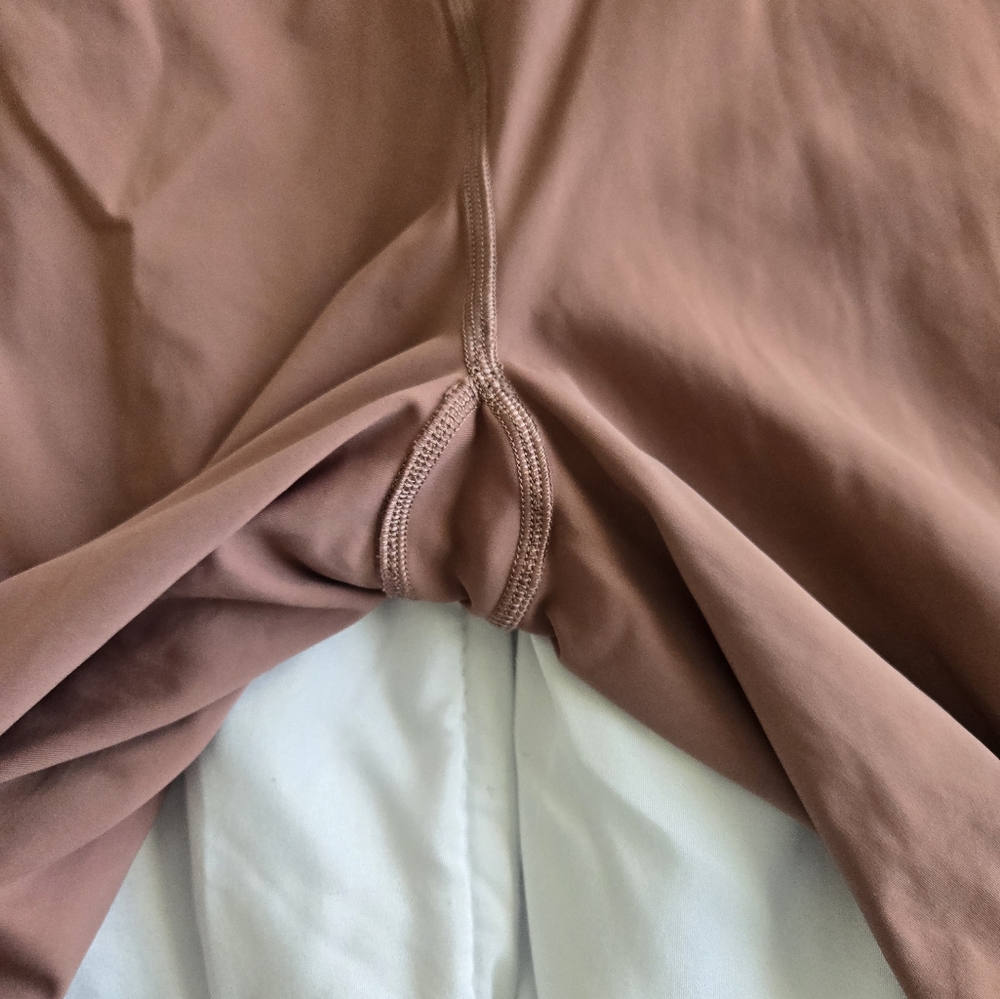 Lululemon Barrys Women's Mauve Shorts - Picture 2 of 6